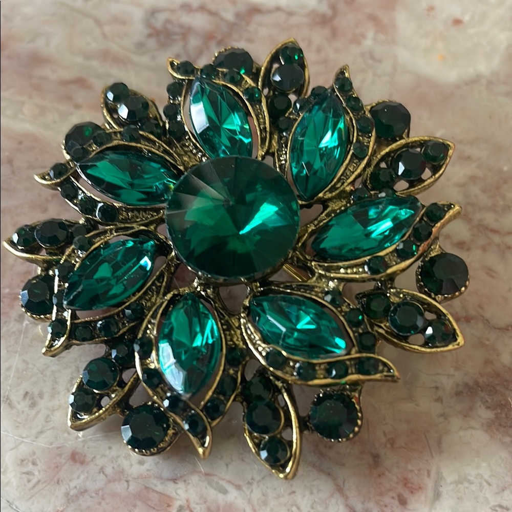 EUC~Vintage Elegant Green/Gold Accent Floral Rhinestone Brooch Pin